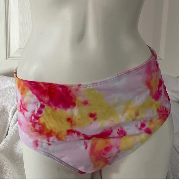 Bikini - Picture 3 of 4